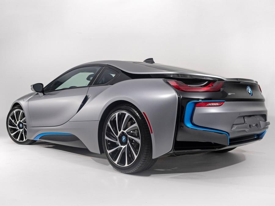  BMW i8 Pebble Beach Concours dElegance Edition 2014 года  (фото 2 из 7)